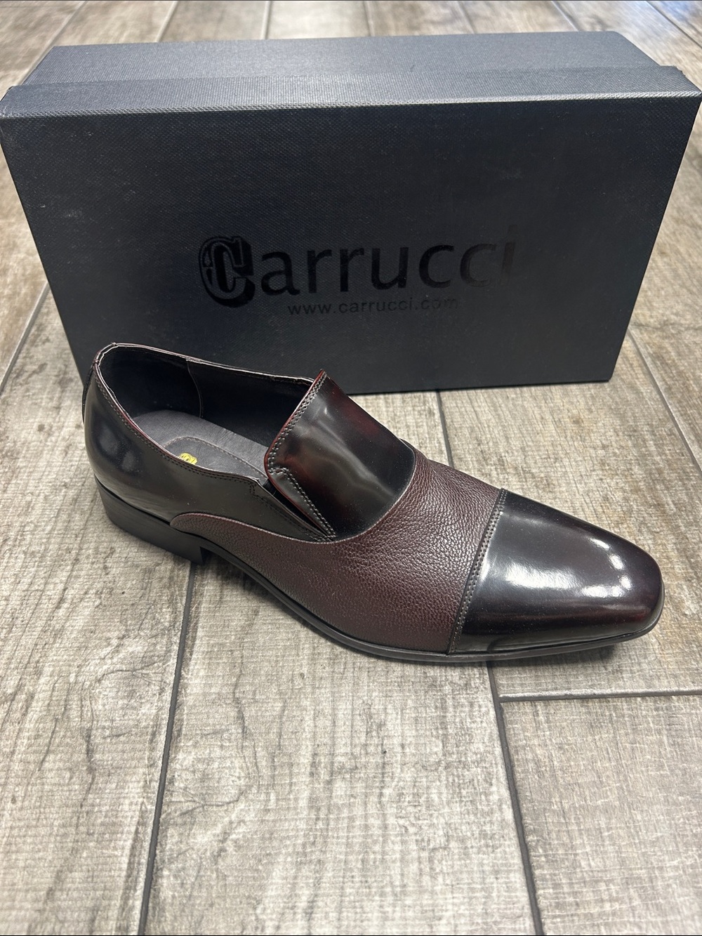 Carrucci Men's Two-Tone Burgundy Leather Slip-On Dress Shoe New with Box